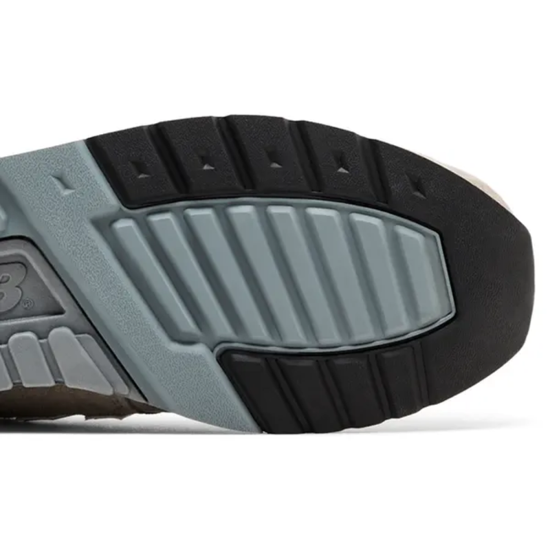 New Balance Men's Grey 997 Sneakers, U997GY