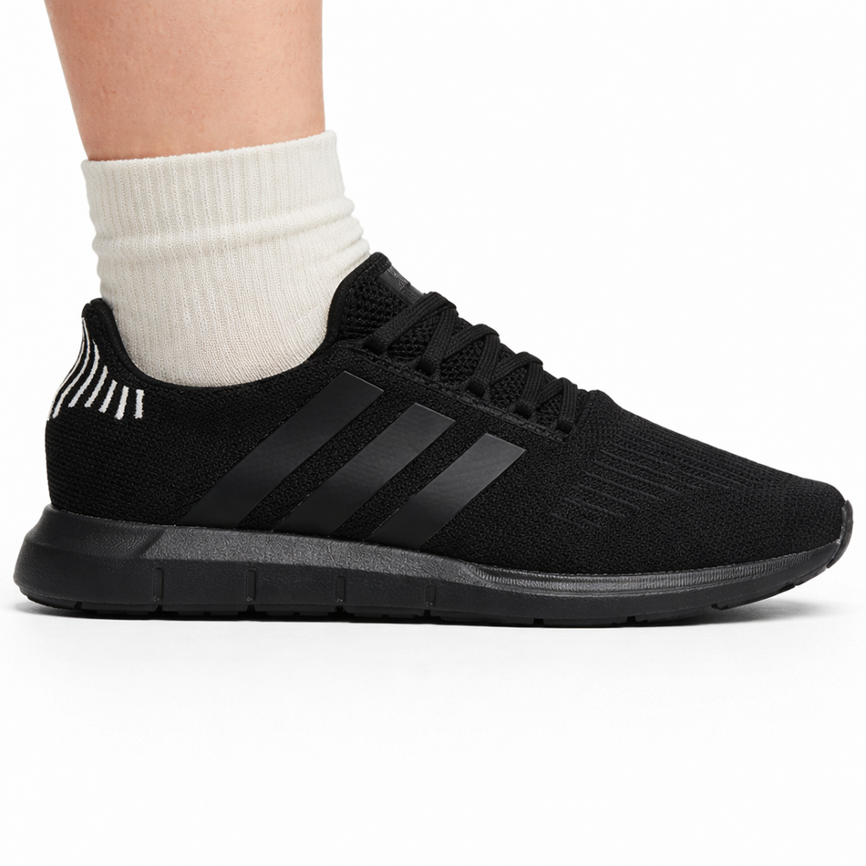 Zapatillas Adidas Swift Run 1.0 negras para mujer, IE7477 (sin caja)